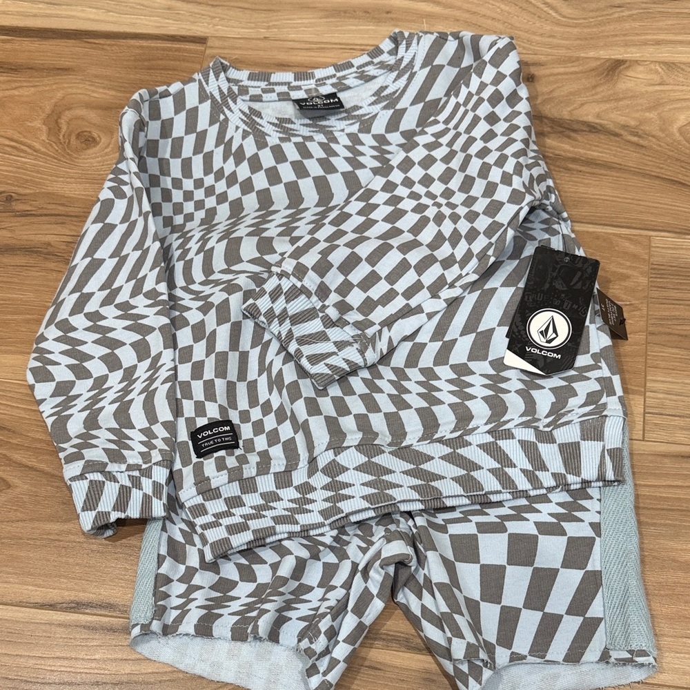 Volcom Optical Illusion Sweater and Shorts Set
